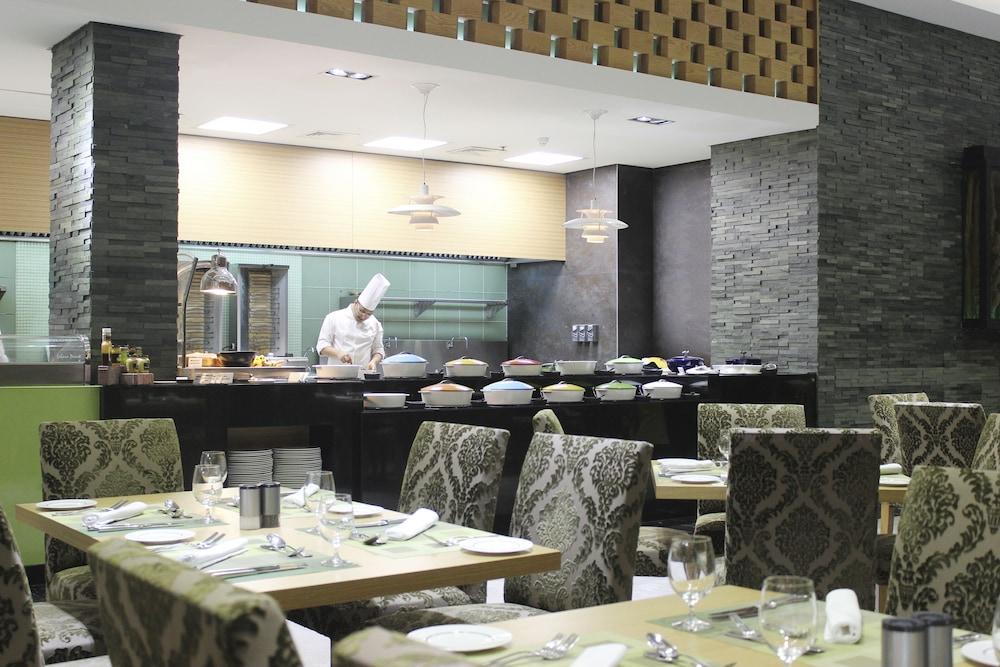 Ramee Grand Hotel And Spa Манама Экстерьер фото The restaurant