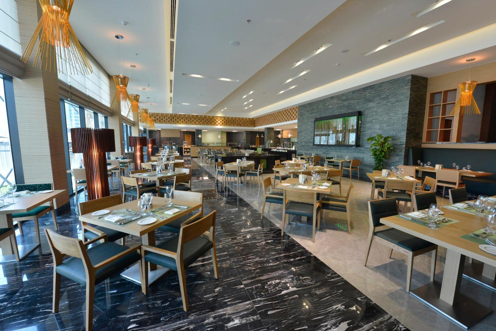 Ramee Grand Hotel And Spa Манама Экстерьер фото The restaurant